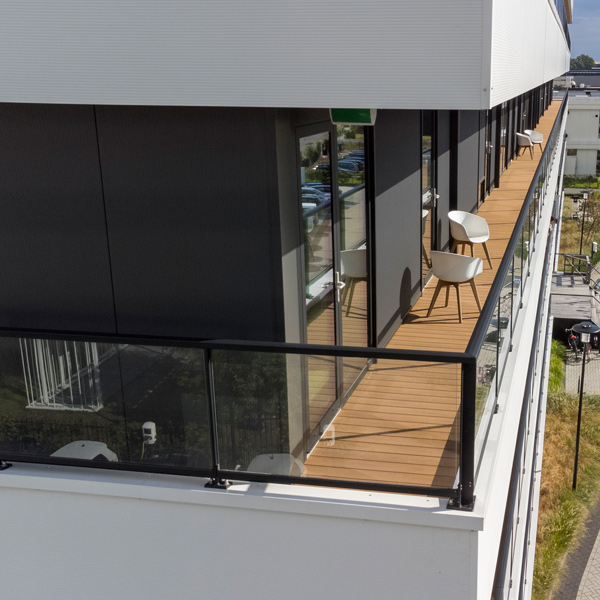 Lame de terrasse en bois composite Atmosphère finition brossée - Silvadec - 138 MM x 23,00 MM - longueur 4,00 M - Brun Lima