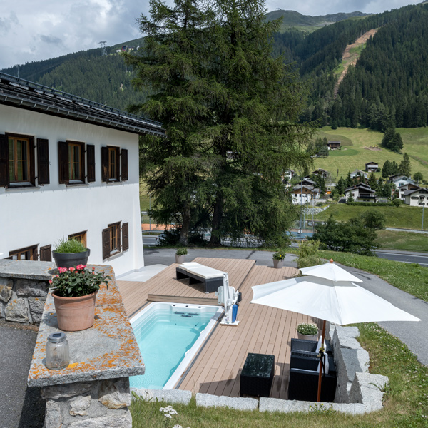 Lame de terrasse en bois composite Élégance finition lisse - Silvadec - 180 MM x 23,00 MM - longueur 4,00 M - Brun Colorado