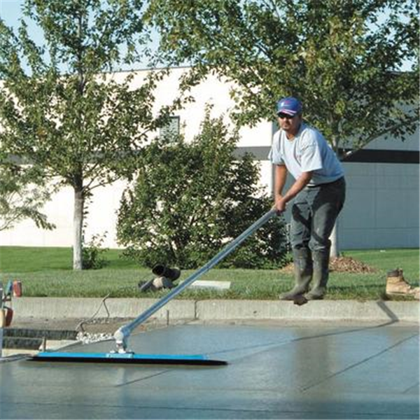 Lisseuse de finition béton Théard Novaliss - acier bleui longueur 90 cm avec rotule