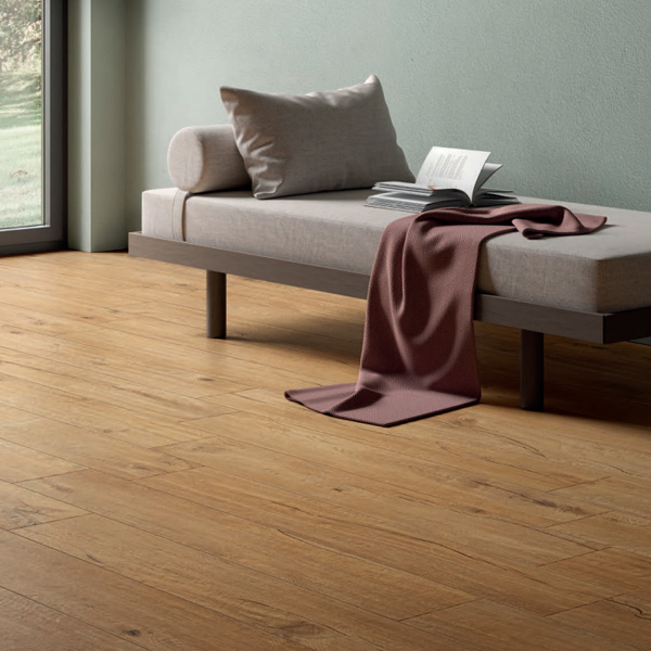 Carrelage imitation bois pour sol intérieur - Grès cérame émaillé et rectifié - Le Doghe - 120,0 CM x 20,0 CM - ép. 9,00 MM - Castagno