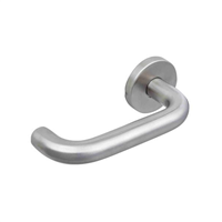 Ensemble poignée de porte intérieure Vachette LC2 à béquille arrondie avec retour sur rosace ronde - inox brossé - carré 7 mm