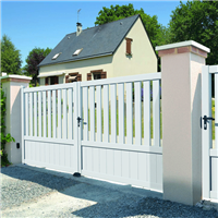 Portail PVC sur mesure Caïus CV 15 - Jusqu'à 4000 x 1800 mm - Battant ou coulissant - Semi-ajouré avec remplissage vertical ou horizontal