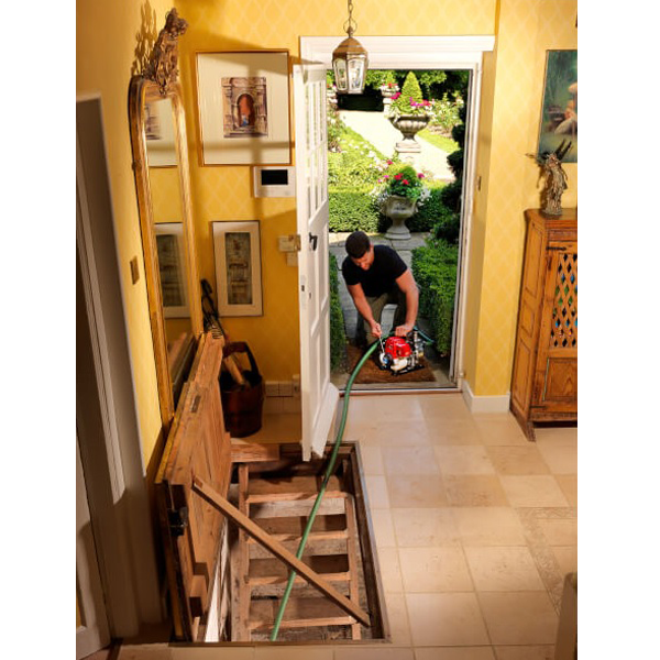 Motopompe pour eaux claires et peu chargées - Honda WX10 - moteur essence GX25 - débit 140 l/min - 3,6 bar