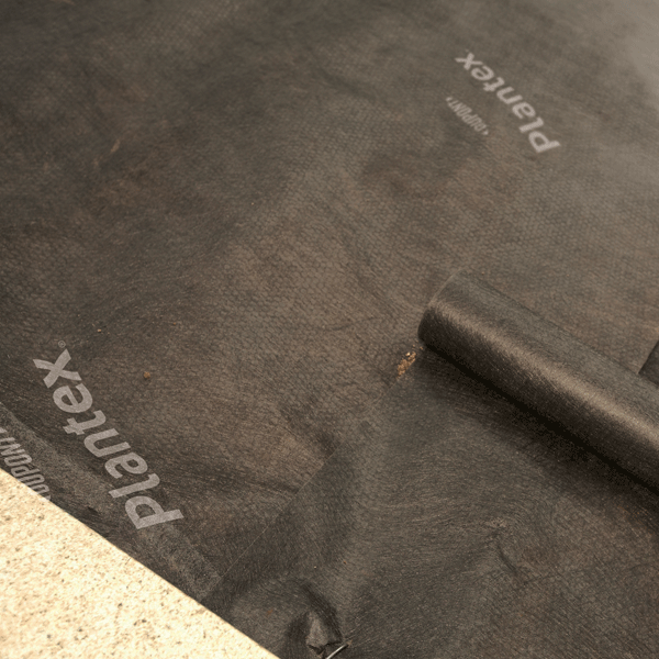 Géotextile anti-mauvaise herbe non tissé 100% polypropylène noir - Plantex Premium 68 gr/m² - Rouleau de 4 m x 100 m