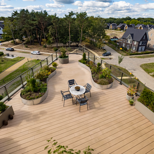 Lame de terrasse en bois composite Élégance finition structurée - Silvadec - 180 MM x 23,00 MM - longueur 4,00 M - Brun Colorado
