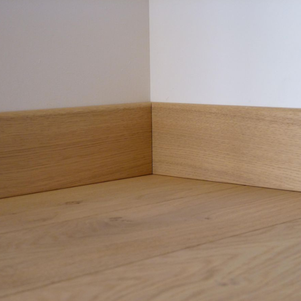 Plinthe plaquée vernie Panaget pour parquet Chêne bois flotté - format carré - 80,0 MM x 14,00 MM long. 2200,0 MM