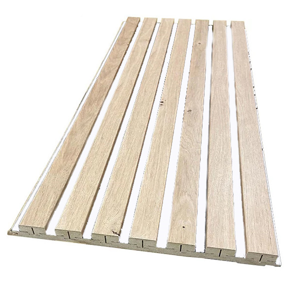 Décoration murale avec tasseaux MDF imitation chêne sur panneau HDF blanc - Larg. 28,7 CM x Ép. 2,00 CM - Long. 2,50 M