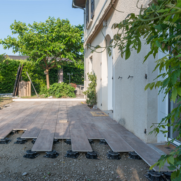 Plot pour terrasse en dalles autonivelant Cleman Jouplast - hauteur réglable de 55 à 80 MM