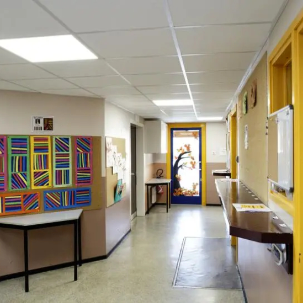 Profil de rive F en acier prélaqué blanc pour plafond suspendu - T15 / T24 - L. 3 m - Largeur 13,0 mm