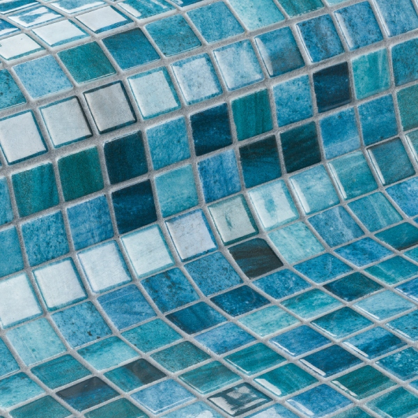 Mosaïque pour piscine en émaux de verre Gemma - Carreau de 2,5 x 2,5 cm - Trame de 49,5 x 31,2 cm - Kyanite