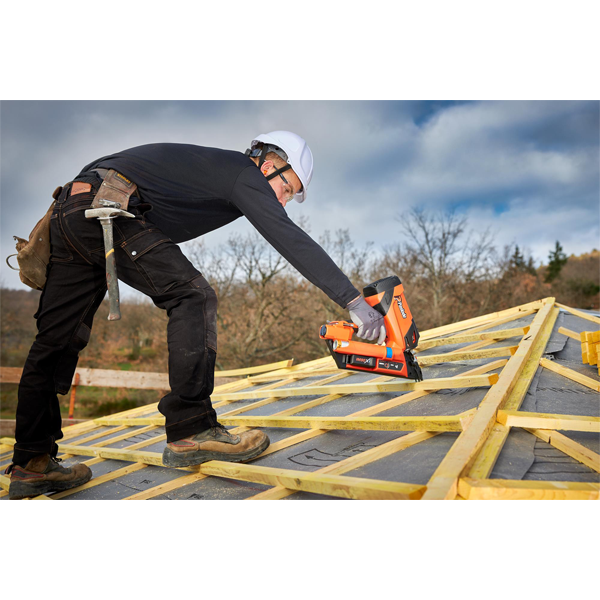 Cloueur autonome à gaz pour charpente - Spit Paslode IM90Xi - en mallette avec 5 packs de 2500 clous 2,8 x 51 mm crantés