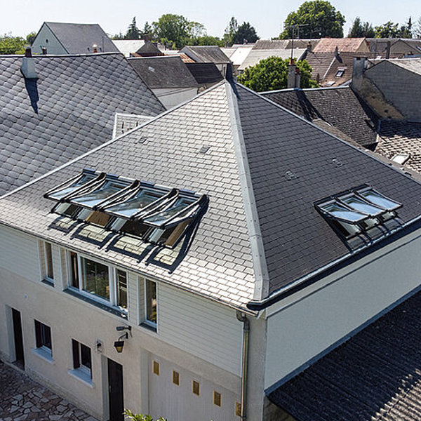Fenêtre de toit Roto à projection en PVC - Designo R7 - double vitrage Standard - Largeur 114 CM - Hauteur 118 CM