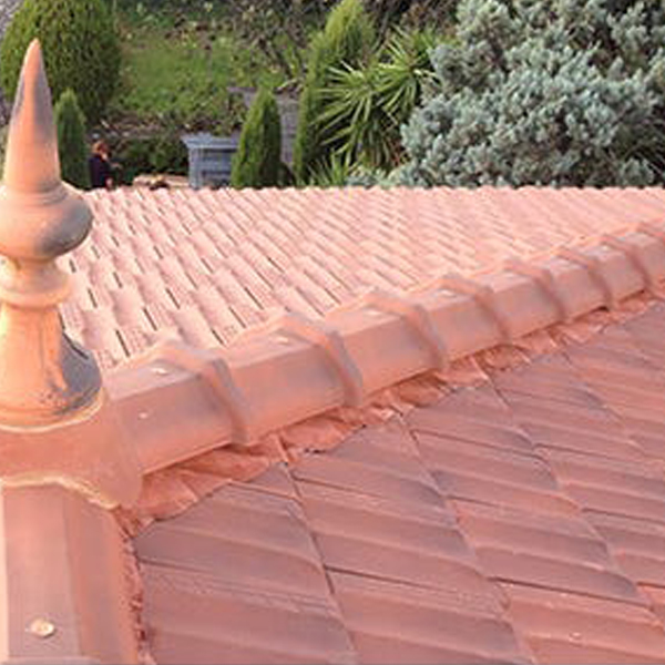 Tuile en terre cuite à emboîtement grand moule faiblement galbée - Marseille Poudenx - Rouge vielli