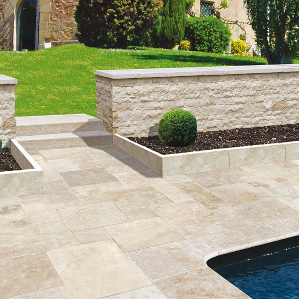 Margelle de piscine Travertin beige - Bord 1/2 Rond - Cappadoce Classic - 61,0 CM x 33,0 CM - ép. 3,00 CM