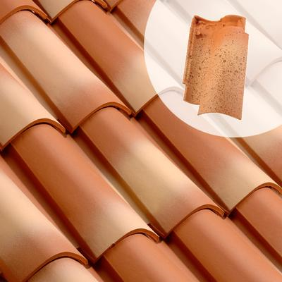 Tuile en terre cuite à emboîtement grand moule fortement galbée - Canal S Poudenx - Saintonge