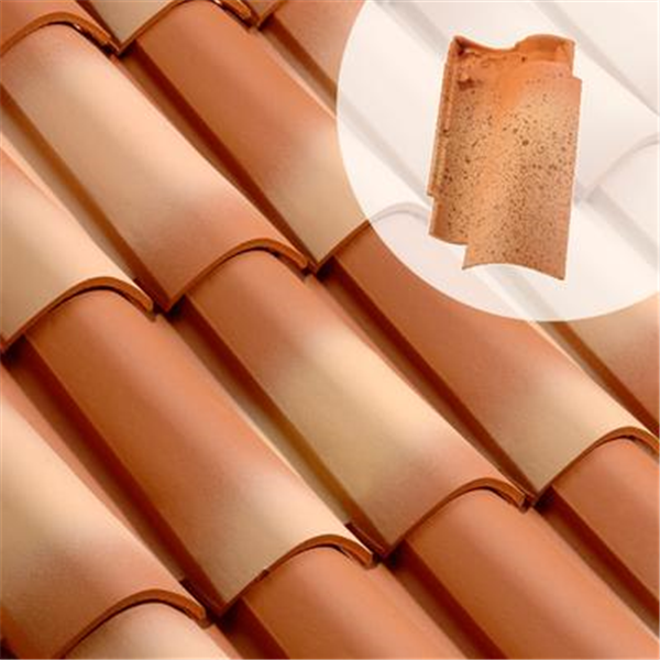 Tuile en terre cuite à emboîtement grand moule fortement galbée - Canal S Poudenx - Saintonge