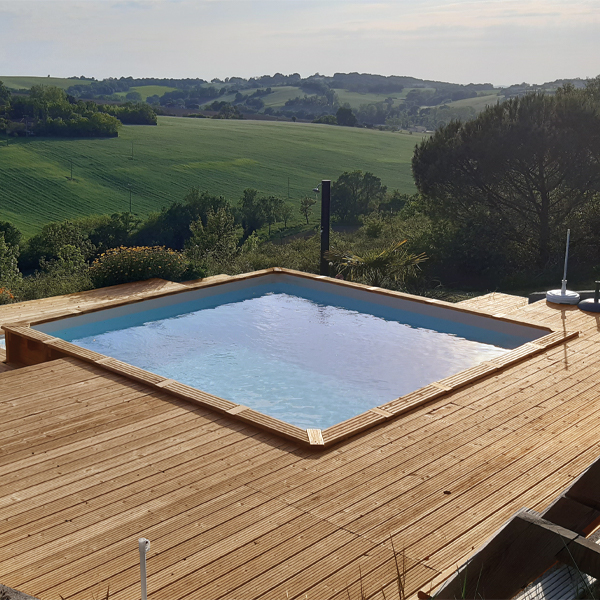 Lame de terrasse bois en Pin du Nord striée - Nuséo - Traité classe 4 marron - 145 MM x 27,00 MM - Longueur 5,40 M