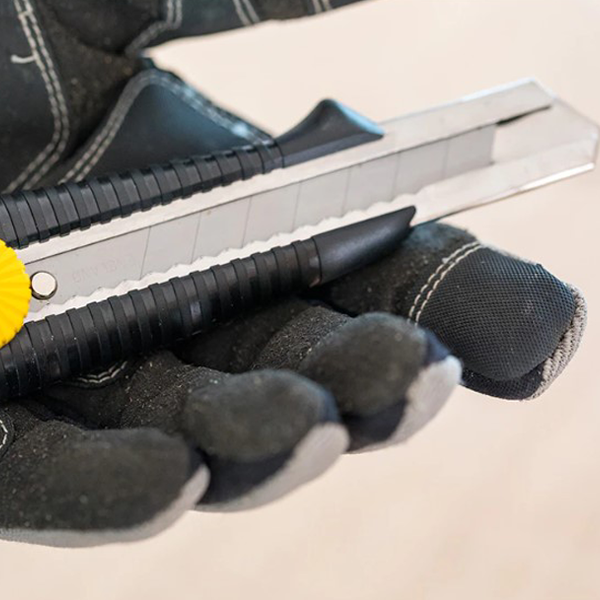 Cutter à lame sécable avec molette de blocage - Stanley - Fourni avec 1 lame largeur 28 mm