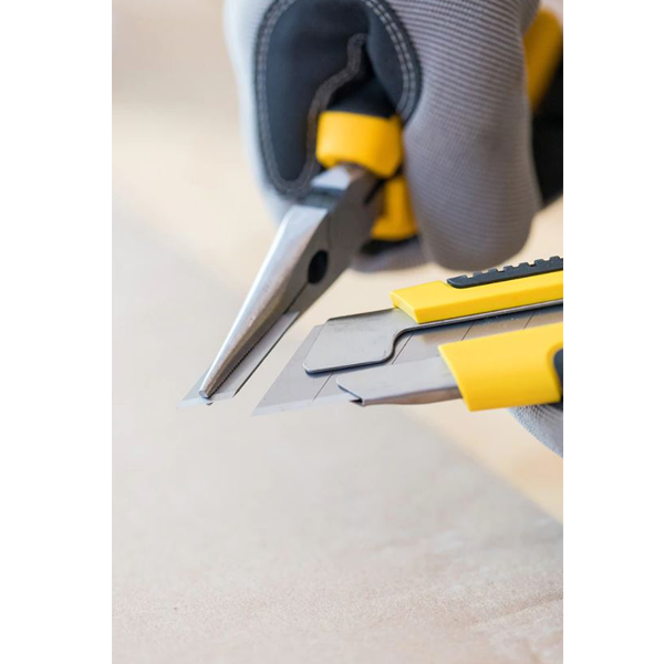 Cutter à lame sécable avec molette de blocage - Stanley - Fourni avec 1 lame largeur 25 mm