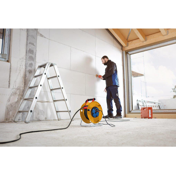 Enrouleur électrique Brennenstuhl Standard RB PRO - câble de 25,0 M H07RN-F 3G2,5 avec 4 prises IP44