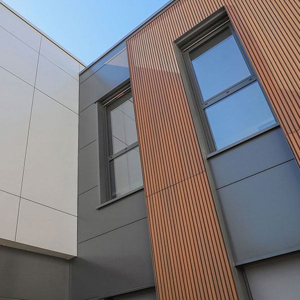 Bardage composite imitation bois aspect claire-voie - Weo 35 Fiberdeck - 33,00 mm x 170 mm - Long. 3,90 m - Coloris Ipé