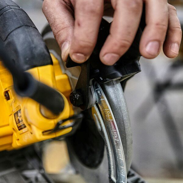 Scie Circulaire Dewalt DWE576K-QS 1600W Ø190mm en Coffret