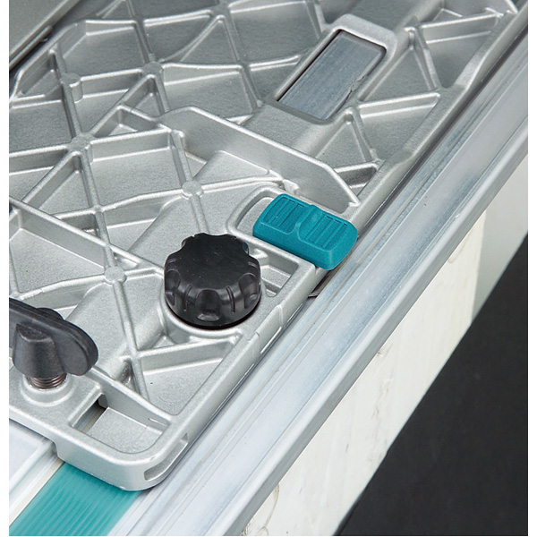 Scie plongeante makita SP6000J diamètre 165 mm 1300W avec coffret MAK-PAC