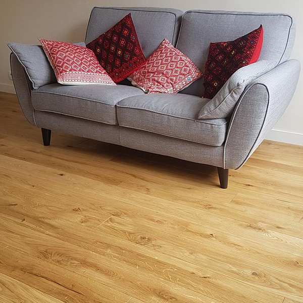 Parquet chêne massif brossé vernis mat - 4 chanfreins - City - 130 MM x 14,00 MM - longueur variable