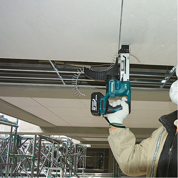 Visseuse automatique Makita18V DFR550RTJ 2 Batteries 5Ah Chargeur en coffret Makpac