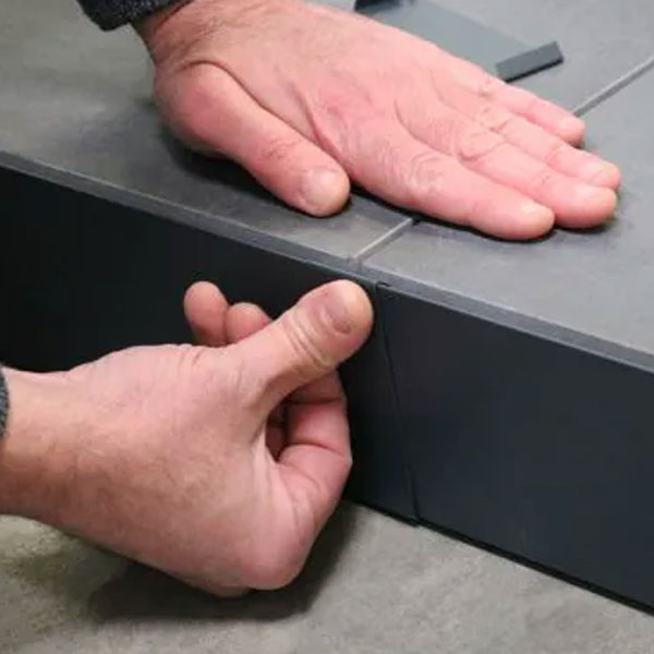 Jonction droite clipsable pour profilé de finition terrasse Jouplast - Haut. 70,00 mm - Larg. 30,0 mm - Gris anthracite