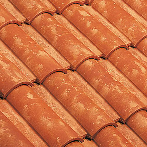 Tuile en terre cuite à emboîtement grand moule fortement galbée - Oméga 13 Ste Foy -