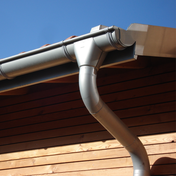 Coude tulipé à 72° en zinc naturel Rheinzink pour tuyau de descente de gouttière de 100 MM