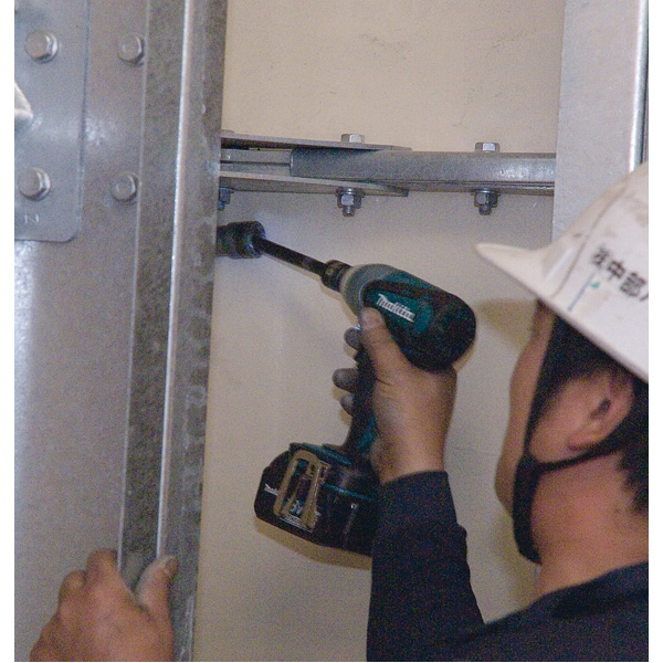 Boulonneuse à chocs Makita DTW251Z - 18 V Li-Ion - carré 1/2" - capacité 230 Nm (machine seule)