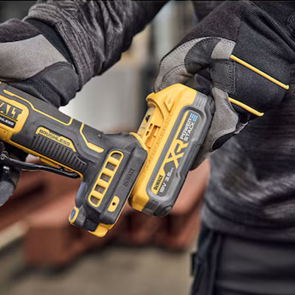 Meuleuse d'angle sans fil 18V 125 mm - DCG404S2T-QW Dewalt - En coffret avec 2 battries 3,5 Ah Powerstack et chargeur