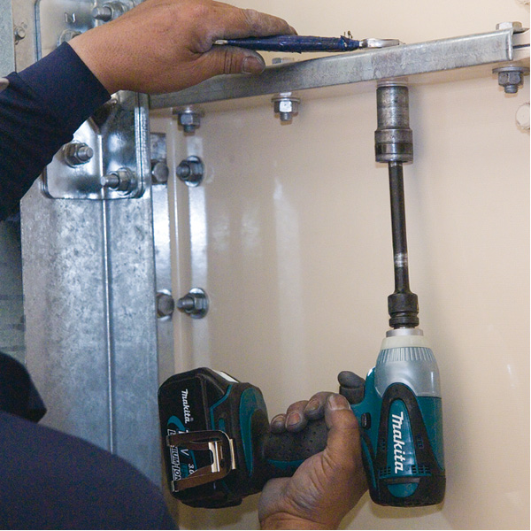 Boulonneuse à chocs Makita DTW251Z - 18 V Li-Ion - carré 1/2" - capacité 230 Nm (machine seule)