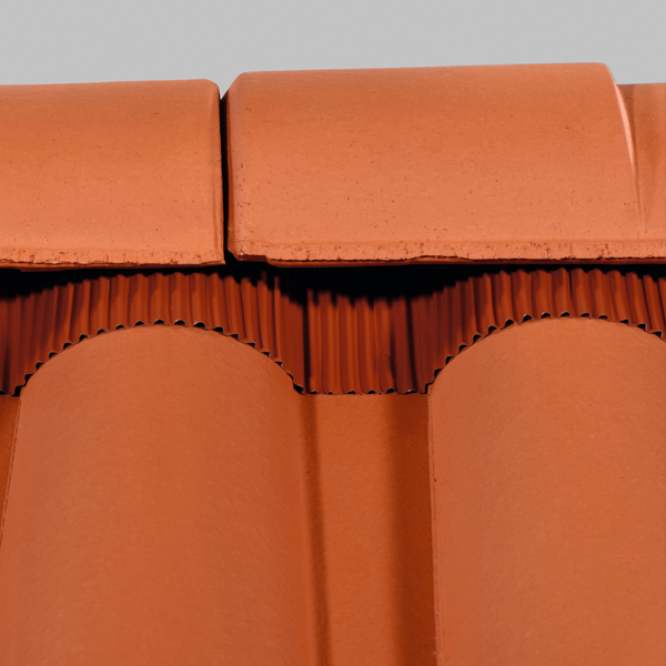 Closoir souple ventilé en polypropylène Elos pour faîtage et arêtier - coloris Rouge - 380 MM x 5,00 M