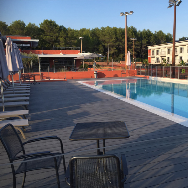 Lame de terrasse en bois composite Élégance finition lisse - Silvadec - 180 MM x 23,00 MM - longueur 4,00 M - Gris anthracite