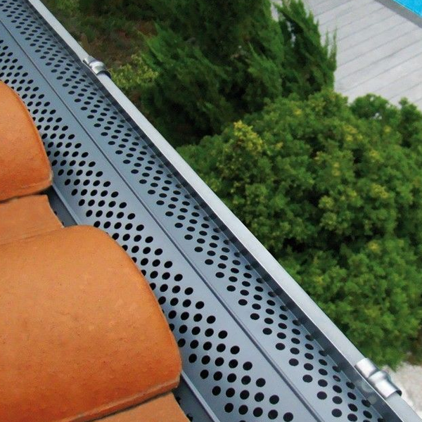 Pare-feuille pour gouttière demi-ronde de développé 333 mm - alu laqué aspect zinc - longueur 1,00 M