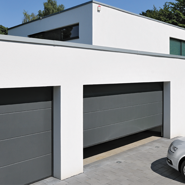 Porte de garage sectionnelle motorisée EuroMatic Tubauto - Largeur 2375 MM - Hauteur 2000,00 MM - Lisse Planar rainures L - Anthracite RAL 7016