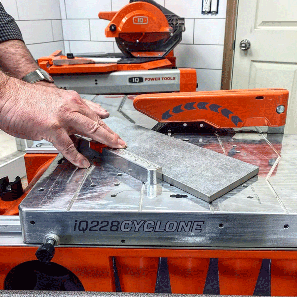 Scie circulaire sur table compacte sans eau avec aspiration intégrée - tout type de carrelage - ATDV 228CYCLONE 230V 1800W - avec disque Ø175 mm