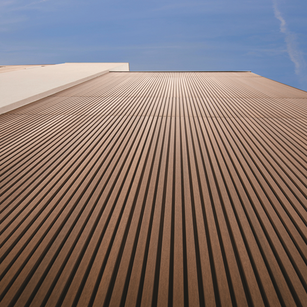 Bardage composite imitation bois aspect claire-voie - Weo 35 Fiberdeck - 33,00 MM x 170 MM - Long. 3,90 M - Coloris Teak