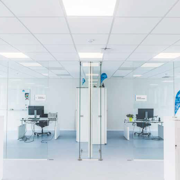 Dalle de faux plafond acoustique - TONGA E 20 Eurocoustic - Blanc - Bords E peints T15 - 600 MM x 600 MM - Ép. 20 MM