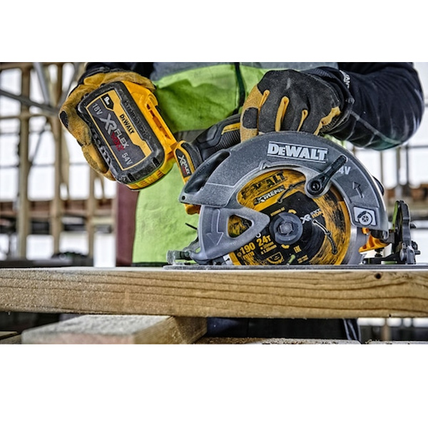 Scie circulaire Dewalt DCS578NT-XJ - XR Flexvolt 54V 190 mm - en coffret sans batterie ni chargeur