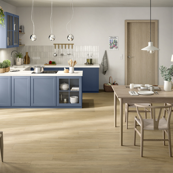Parquet stratifié Aqua+ Large 8/33 - 4 chanfreins avec système Aqua CLIC it! 24h - 246 x 8 x 1292 mm - Chêne Casella Naturel