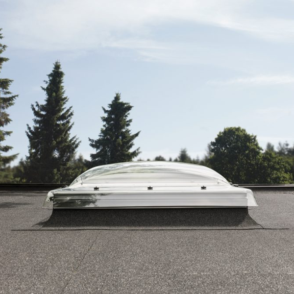 Fenêtre motorisée à coupole Velux CVP pour toit plat - ouverture télécommandée - 90,0 CM x 90,0 CM