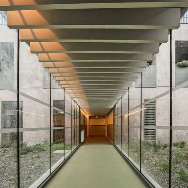 Dalle plafond acoustique verticale à suspendre - Ecophon Solo Baffle blanche avec crochet - 1800 x 600 mm - ép. 40 mm - Lot de 4