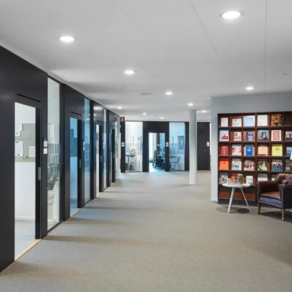 Dalle faux plafond acoustique à bords discret Ecophon Focus DS pour ossature T24 - 120,0 CM x 120,0 CM - ép. 20,00 MM - White frost