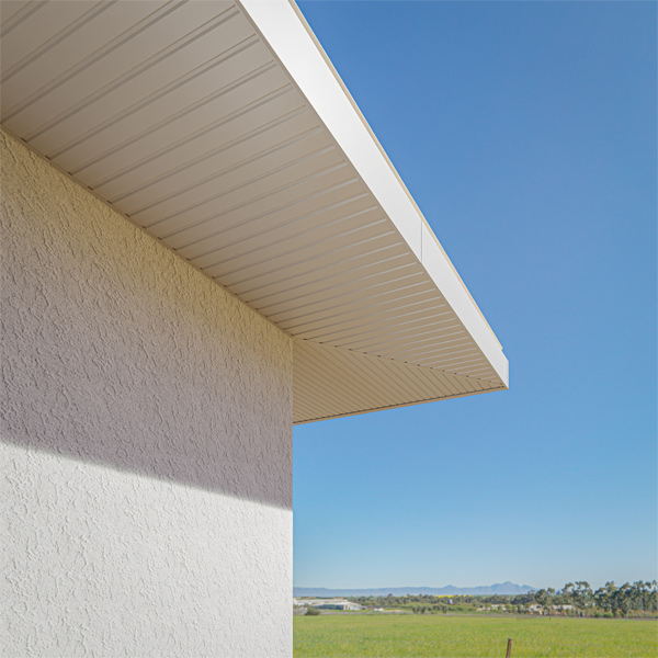Lambris PVC de sous toiture Blanc - 4 frises alvéolaires - 250 MM x 10,00 MM - Long. 4,00 M