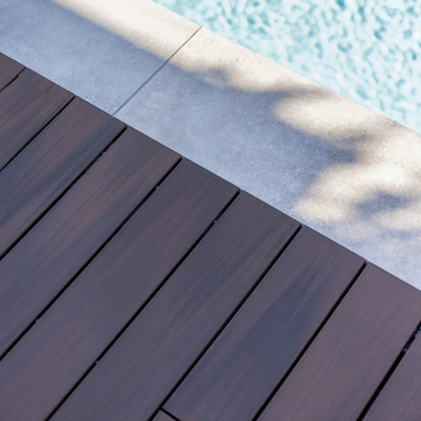 Lame de terrasse en bois composite Atmosphère finition brossée - Silvadec - 138,0 mm x 23,00 mm - Longueur 4,00 m - Brun Rio