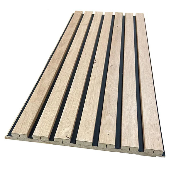 Décoration murale avec tasseaux MDF imitation chêne sur panneau HDF noir - Larg. 28,7 CM x Ép. 2,00 CM - Long. 2,50 M